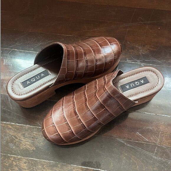 Aqua Brown Crocodile Leather Clogs with Wooden Platform, Size 6.5 - Picture 3 of 7